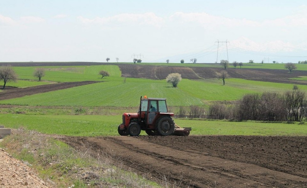 Ministria e Bujqesise hap tenderin, 8.6 mln dollare per naften e fermereve